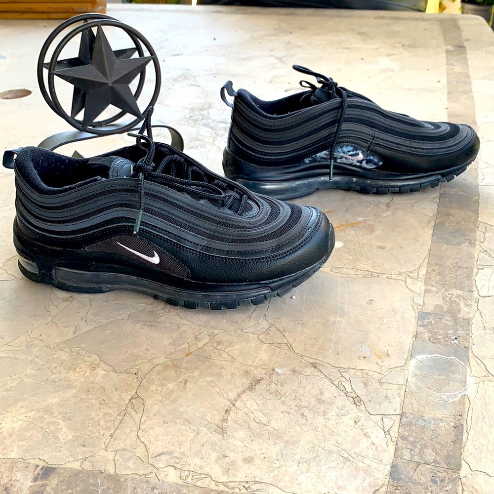 Black 90’s Nike Air Max